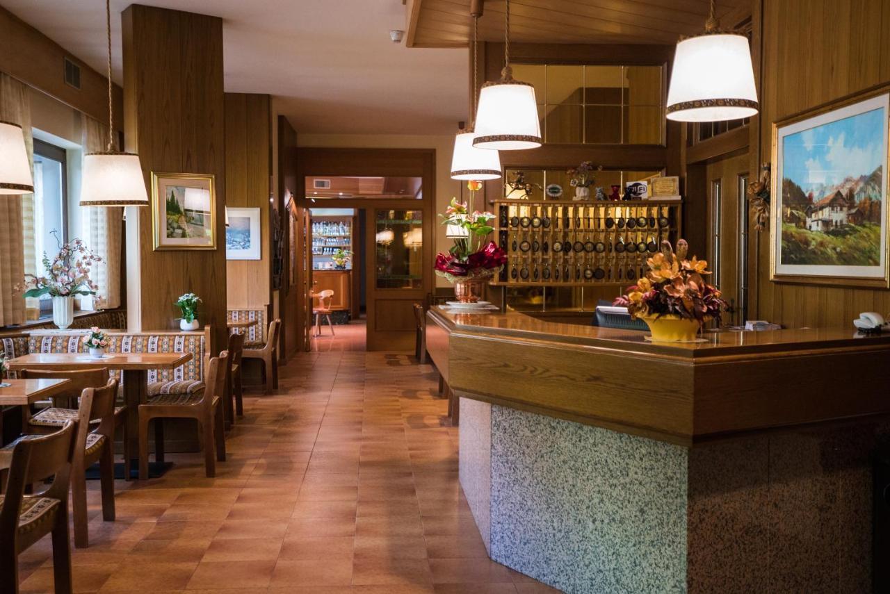 Hotel Rio คาแดร์โซเน ภายนอก รูปภาพ
