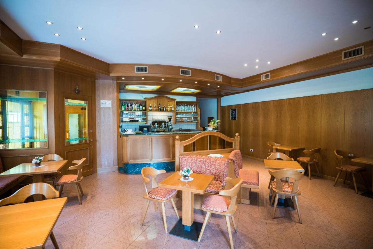 Hotel Rio คาแดร์โซเน ภายนอก รูปภาพ