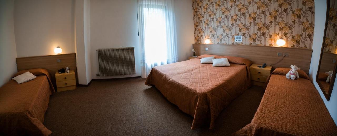 Hotel Rio คาแดร์โซเน ภายนอก รูปภาพ