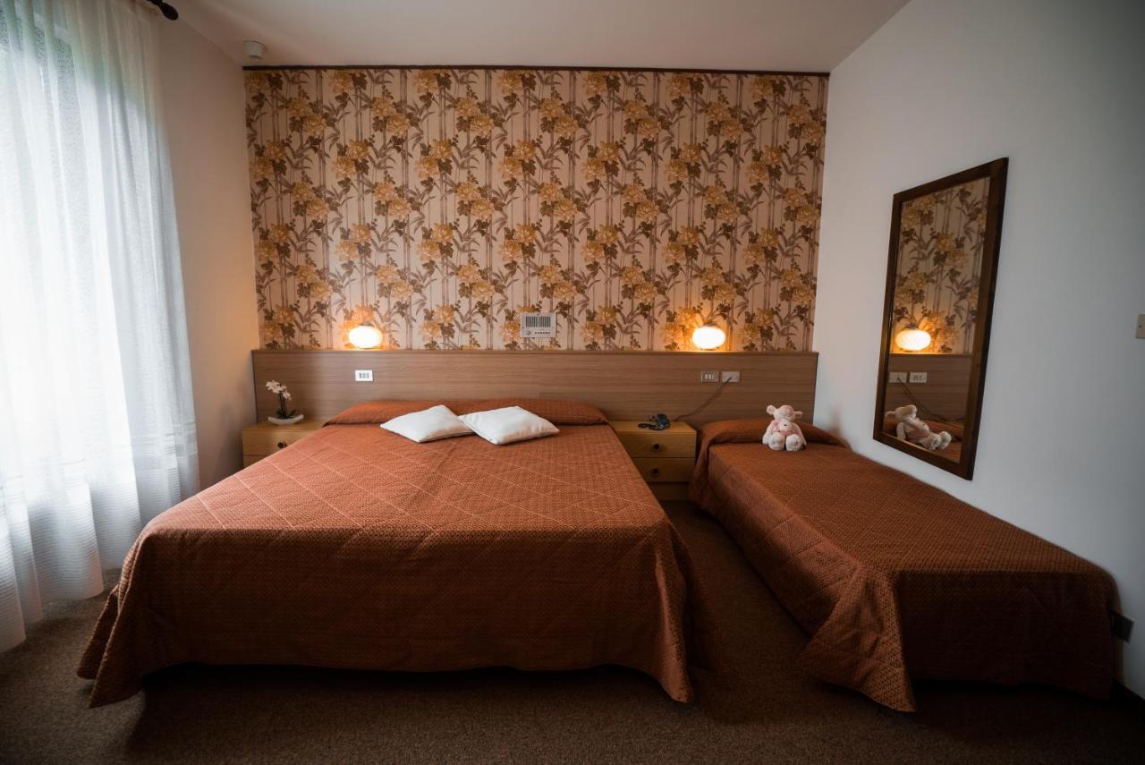 Hotel Rio คาแดร์โซเน ภายนอก รูปภาพ