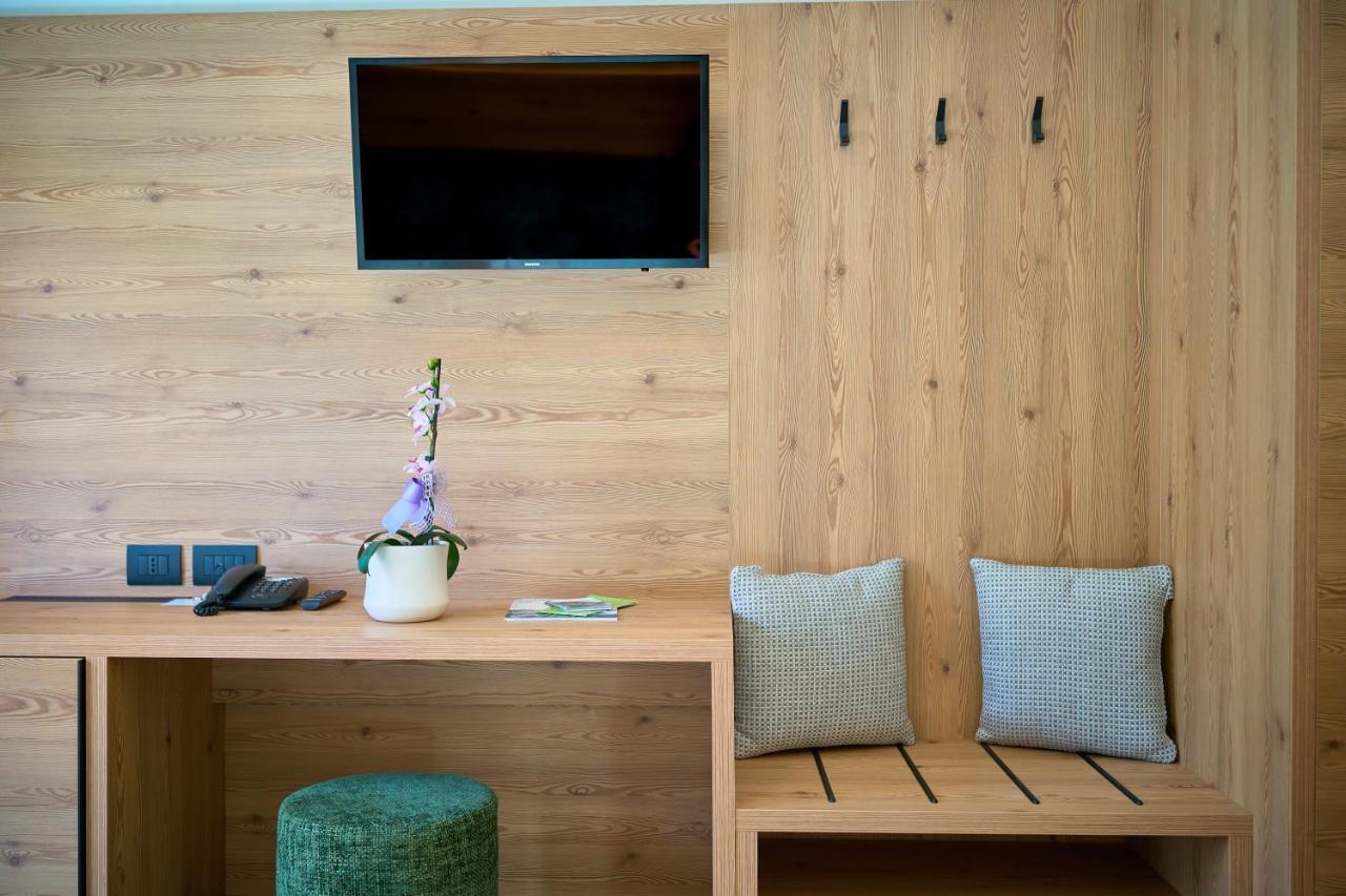 Hotel Rio คาแดร์โซเน ภายนอก รูปภาพ