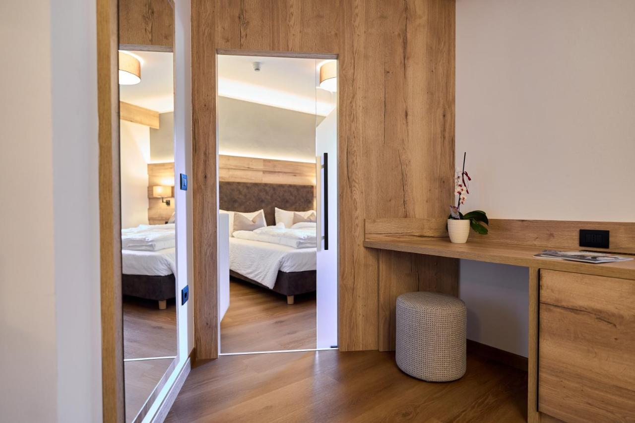 Hotel Rio คาแดร์โซเน ภายนอก รูปภาพ