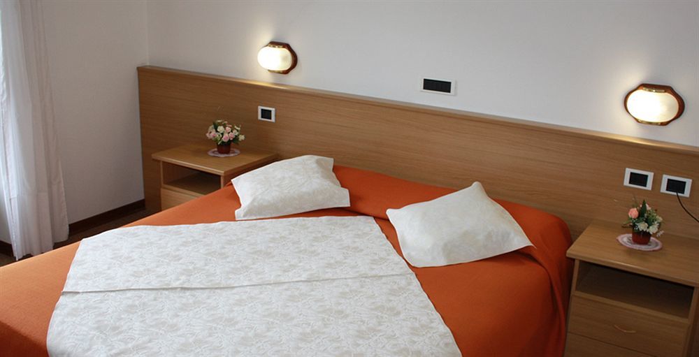 Hotel Rio คาแดร์โซเน ภายนอก รูปภาพ